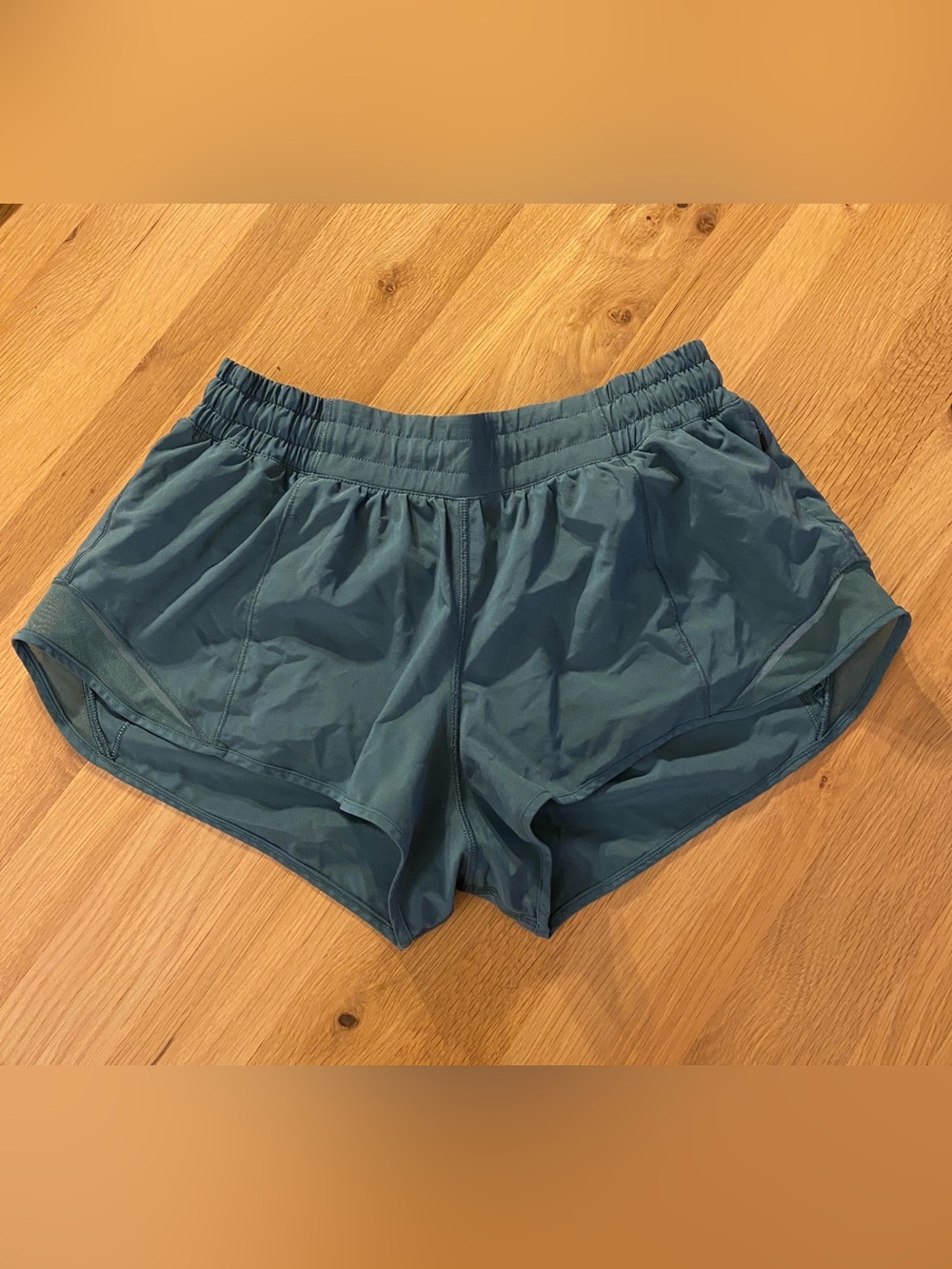 LULULEMON green Hottie Hot shorts. Great used condition!!